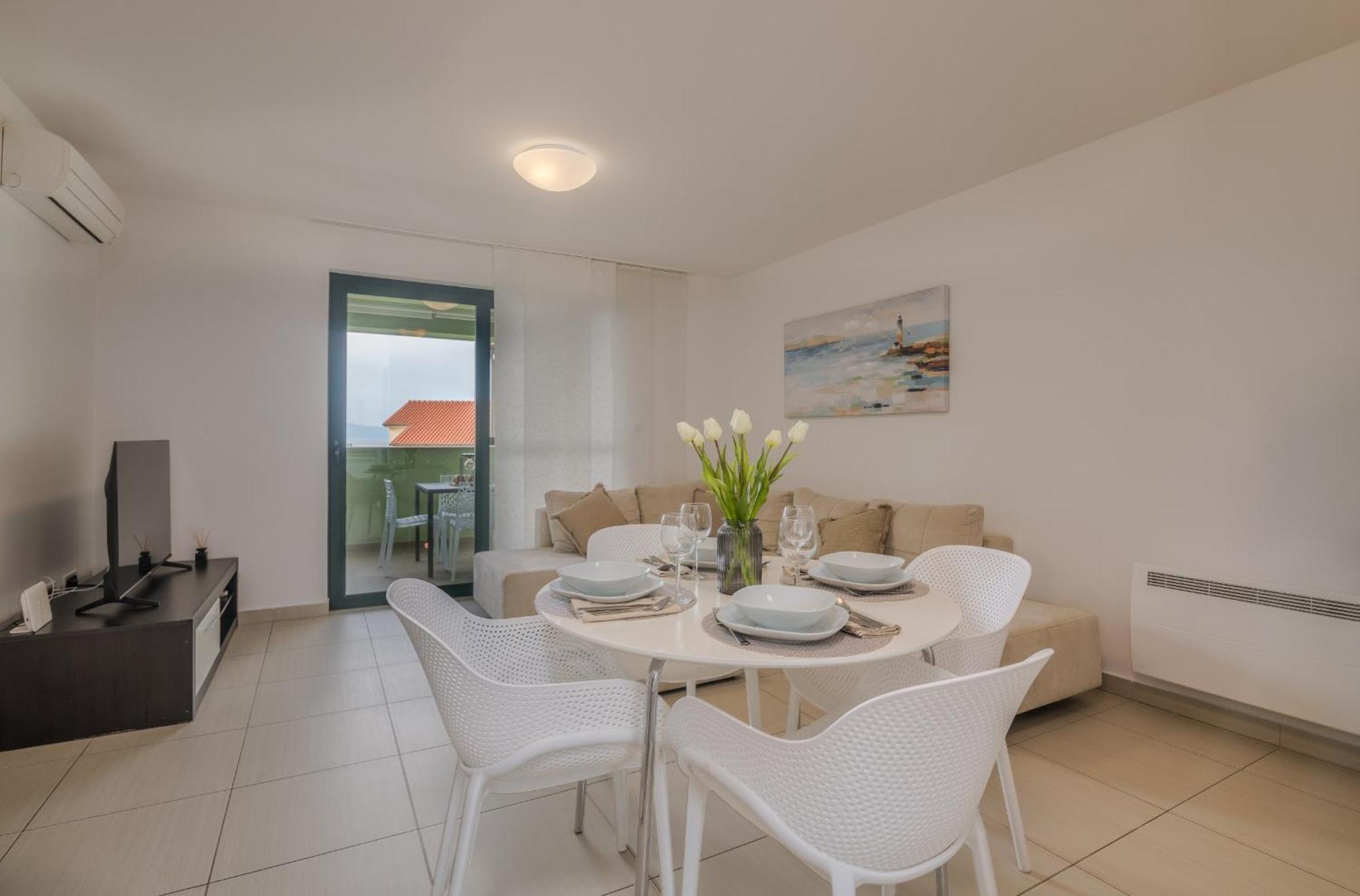 Apartment Navis Near The Sea *