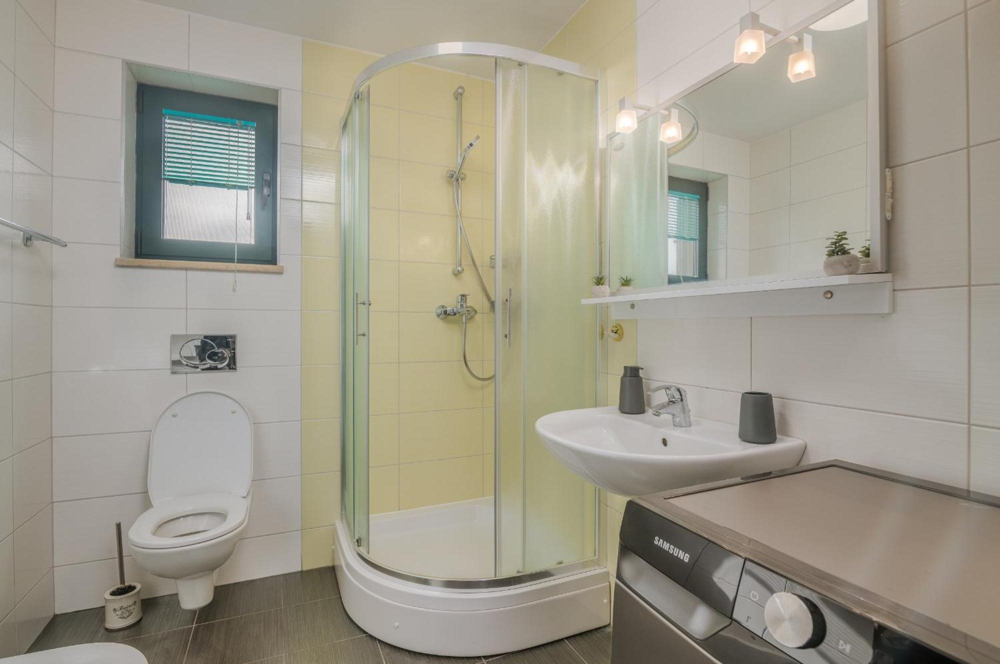 Apartment Navis Near The Sea *