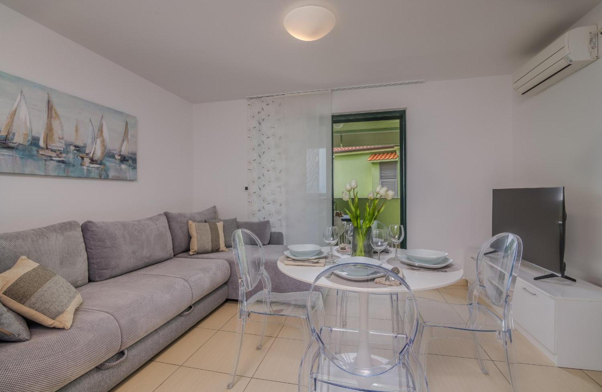 Apartment Navis Near The Sea