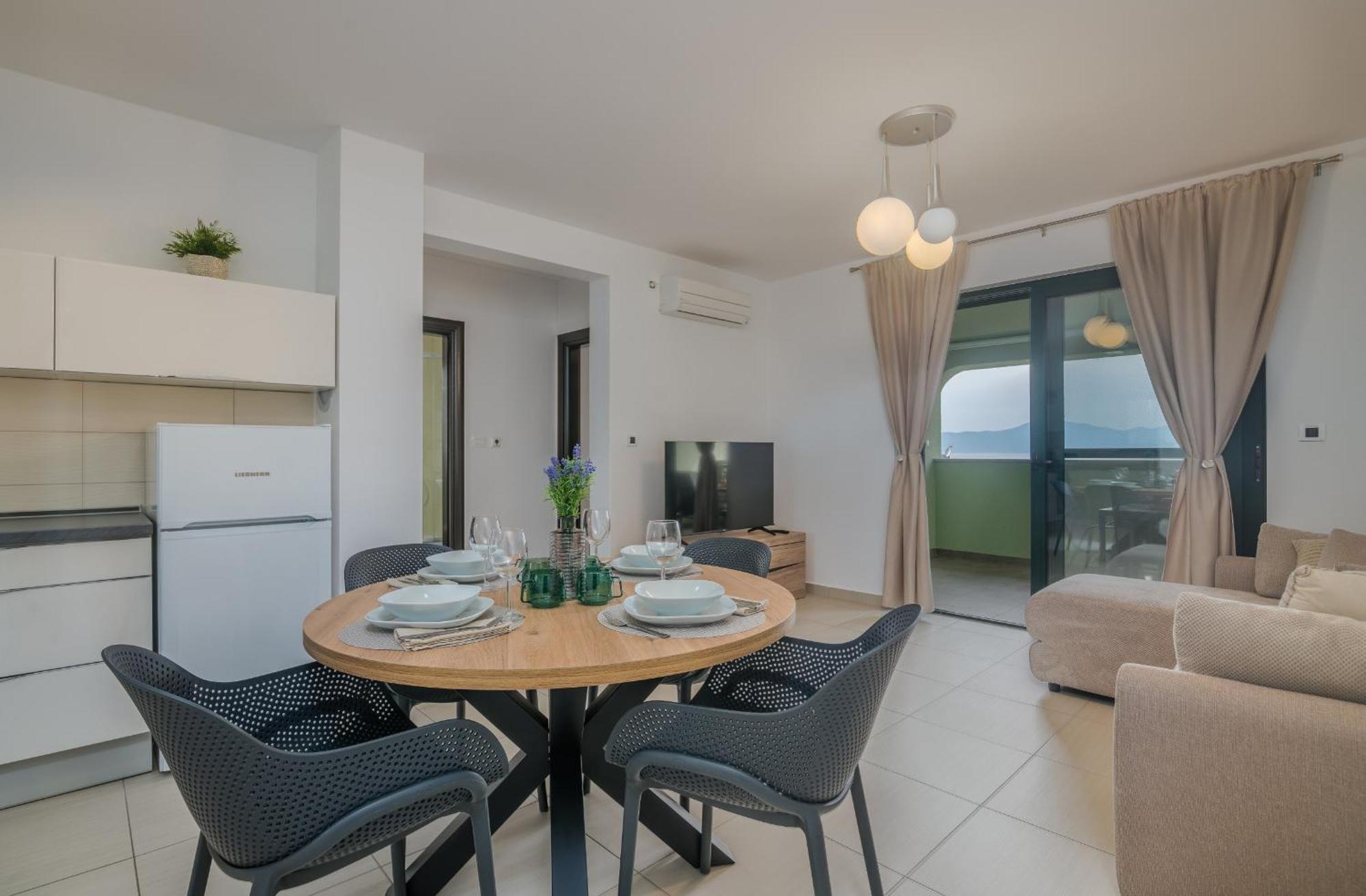 Apartment Navis Near The Sea
