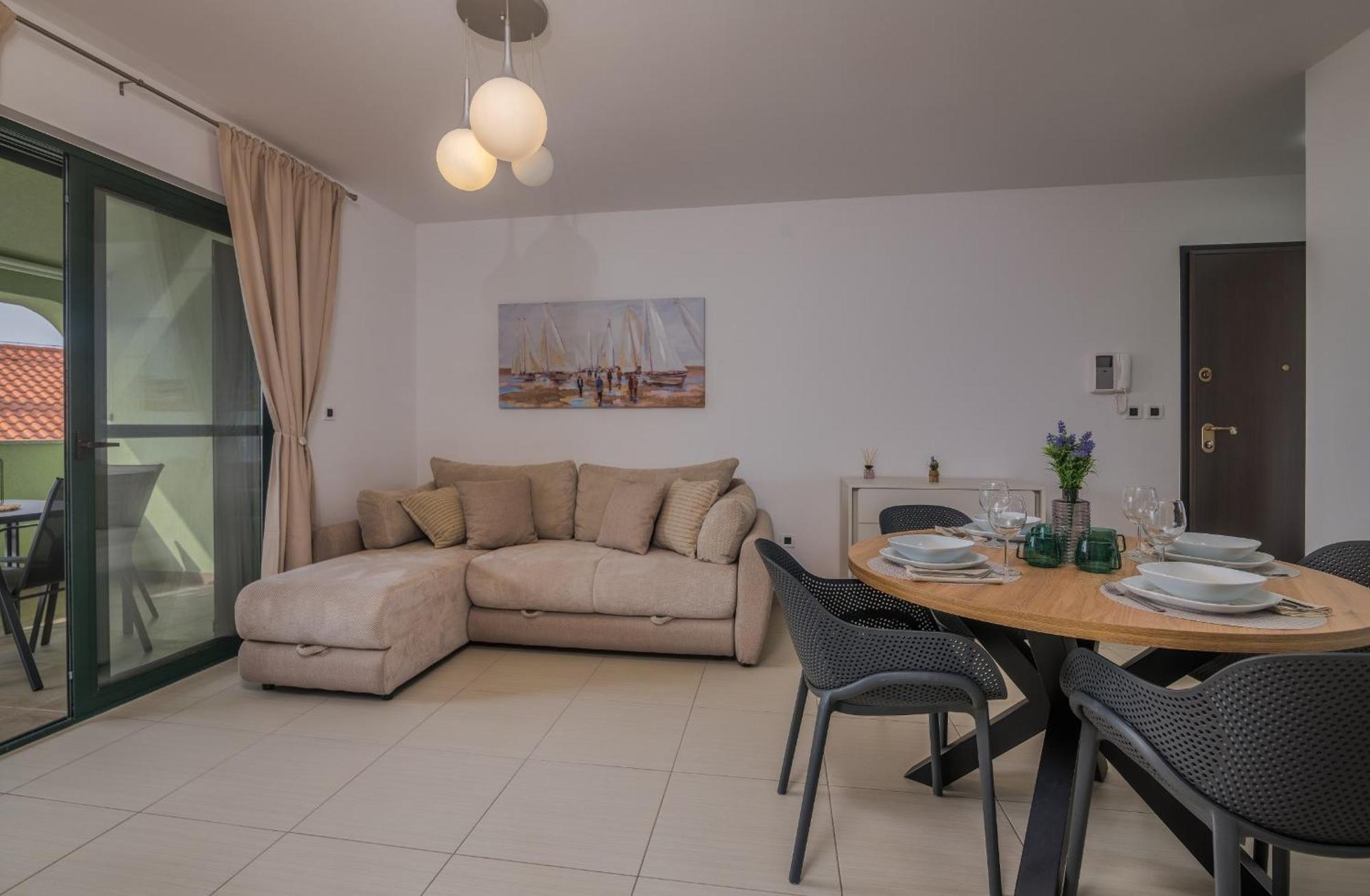 Apartment Navis Near The Sea