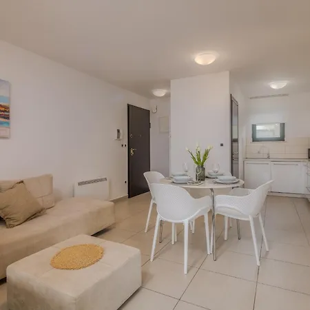 Apartments Navis Near The Sea Vantacici Exterior photo