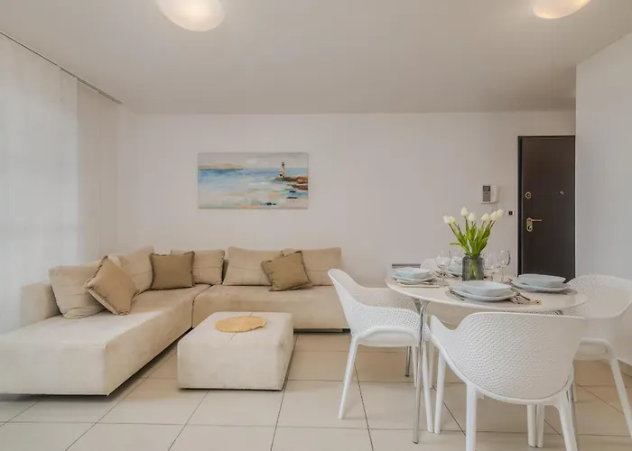 Apartments Navis Near The Sea