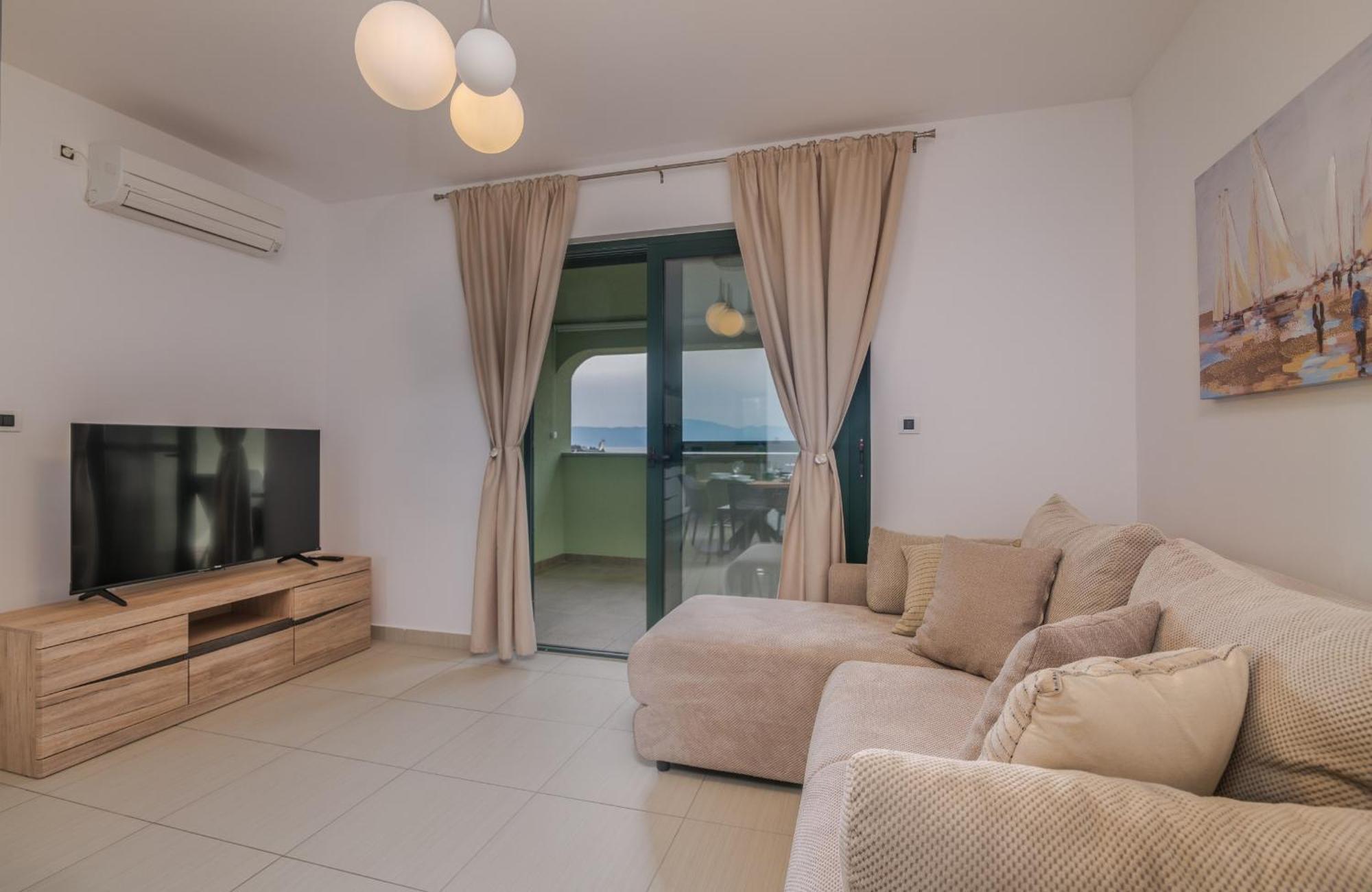 Apartment Navis Near The Sea Vantacici